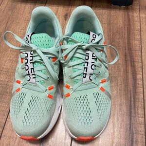 On cloud cloud surfer size 7